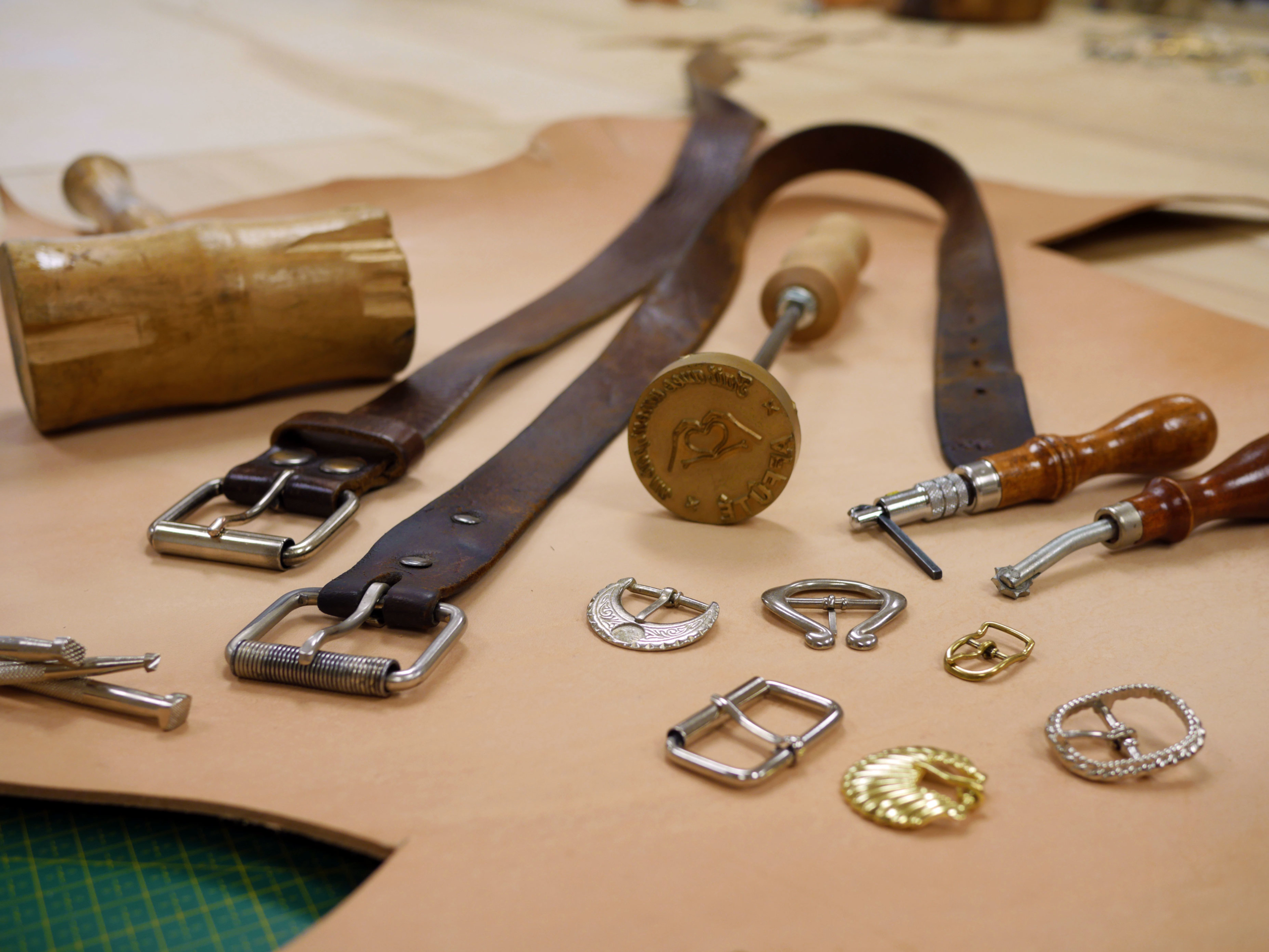 Make a leather belt - Les Affûtés