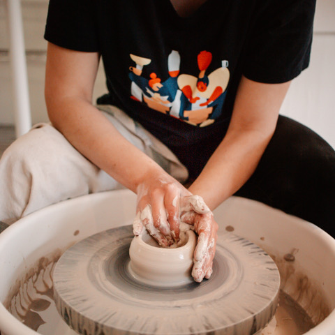 Tour de poterie et tour à bois – Apprendre à tourner un petit pot en  céramique avec son couvercle en bois - Les Affûtés